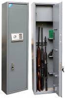 Конструкция сейфа для оружия включает отделение для ружей, внутреннее запираемое отделение - трейзер, полочки (съемные и несъемные), ложементы